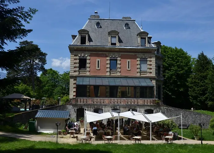 Le Chateau Des Arenes